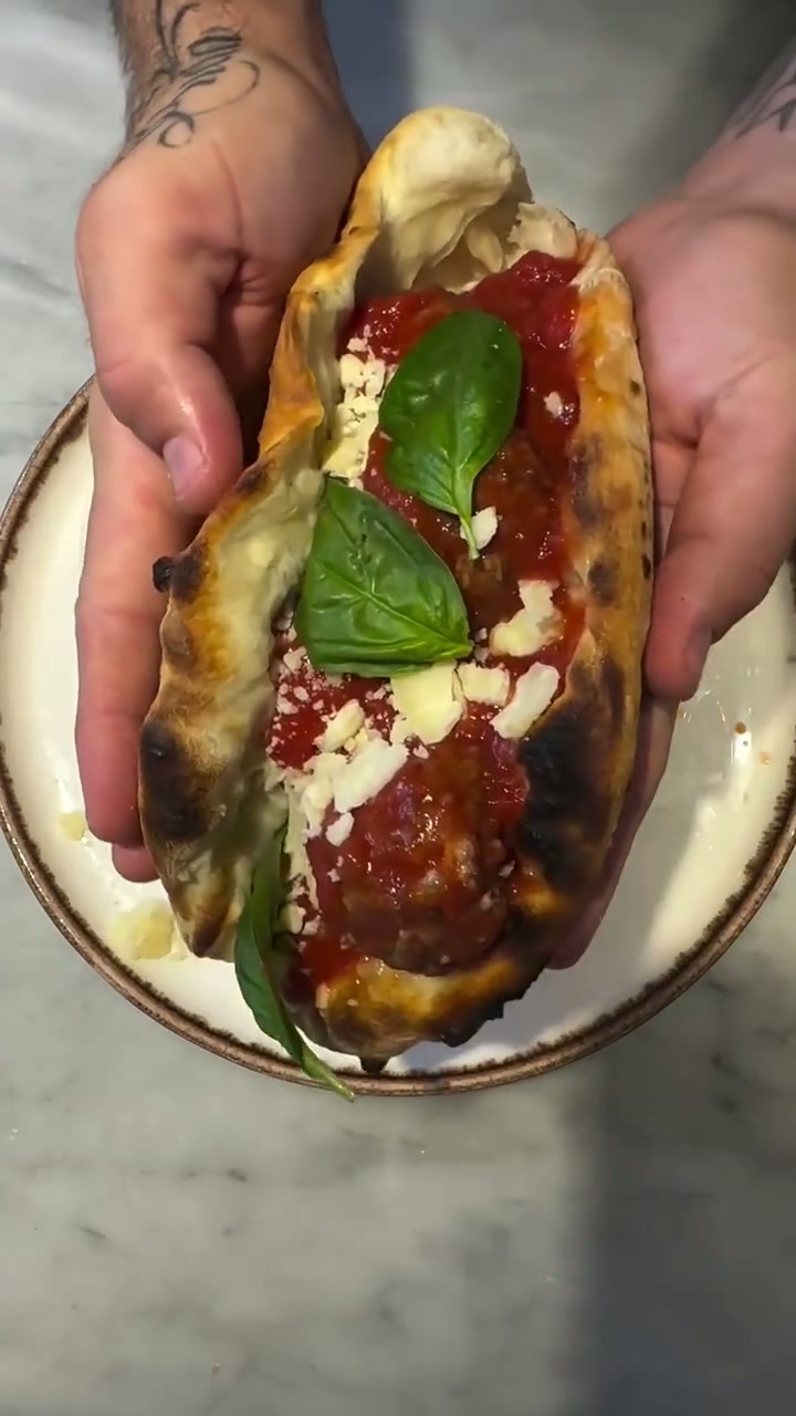Customer result video showing a pizza sandwich made with the guide